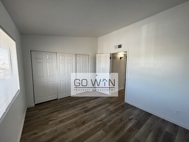 Building Photo - 15601 N 30th St
