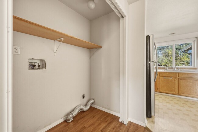 Building Photo - Move in Ready now! 3 bed 2.5ba - Olympia School District