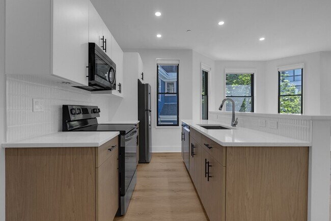 Building Photo - 69 Bailey St