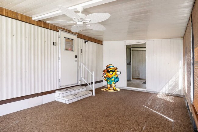 Building Photo - 10034 Hamp Dr