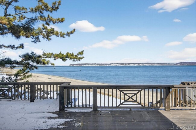 Building Photo - 336 Mariposa Dr