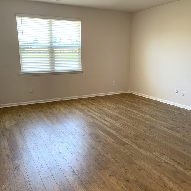 Building Photo - 246 Marauder Dr