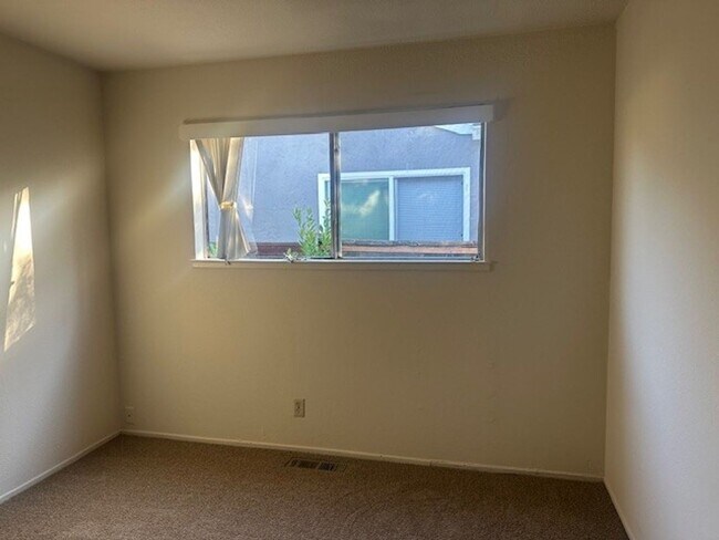 Building Photo - 55-0210