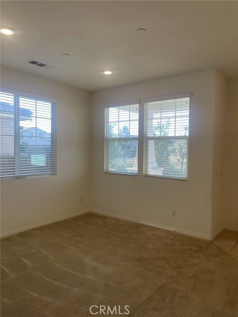 Building Photo - 3272 E Yellowstone Dr