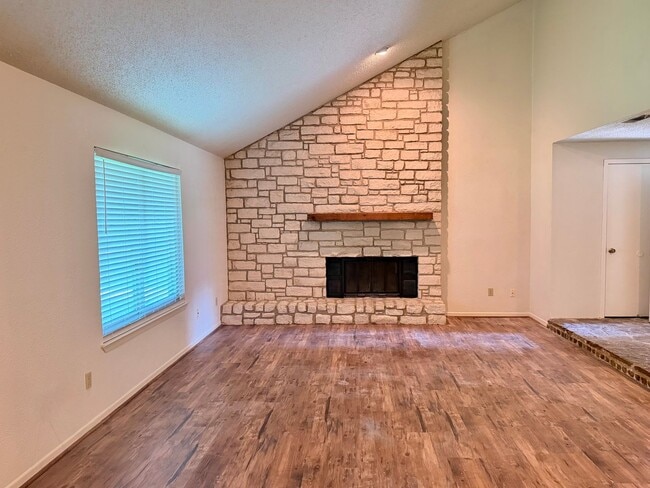 Building Photo - 108 Stone Canyon Ct