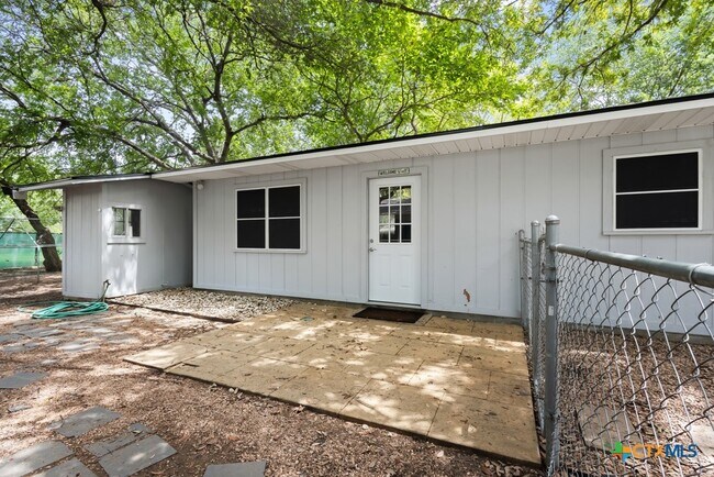 Building Photo - 761 Whippoorwill Dr