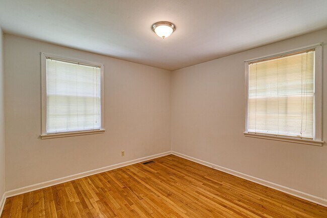 Building Photo - Cozy One Story, 3 bedroom, 2 baths, 1411 sqft
