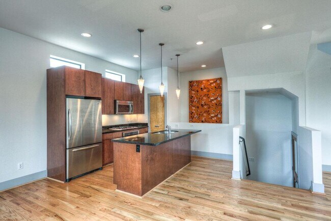 Building Photo - Well-Maintained Union Square Beauty With Skyline Views