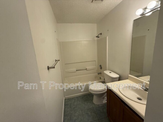 Building Photo - 105 Laurelwood Dr