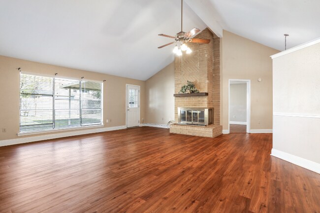 Building Photo - 404 W Lake Catahoula Ct