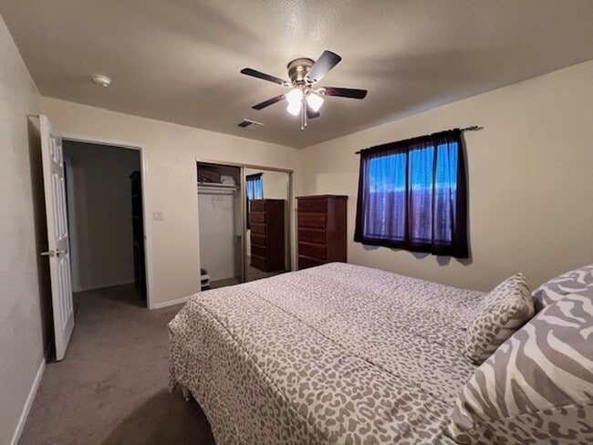 Building Photo - 3 Br 2Ba House with Garage and fenced yard**FURNISHED**