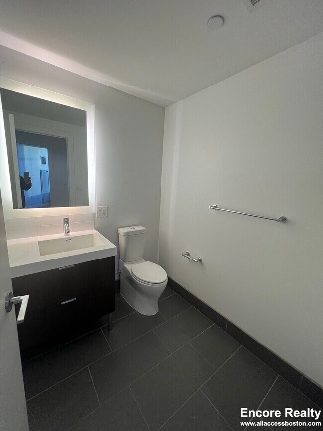 Building Photo - 120 Kingston St