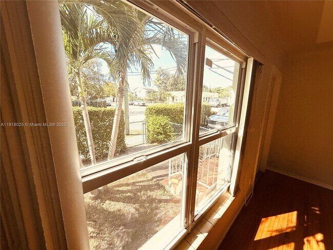 Building Photo - 503 SW 19th Ave