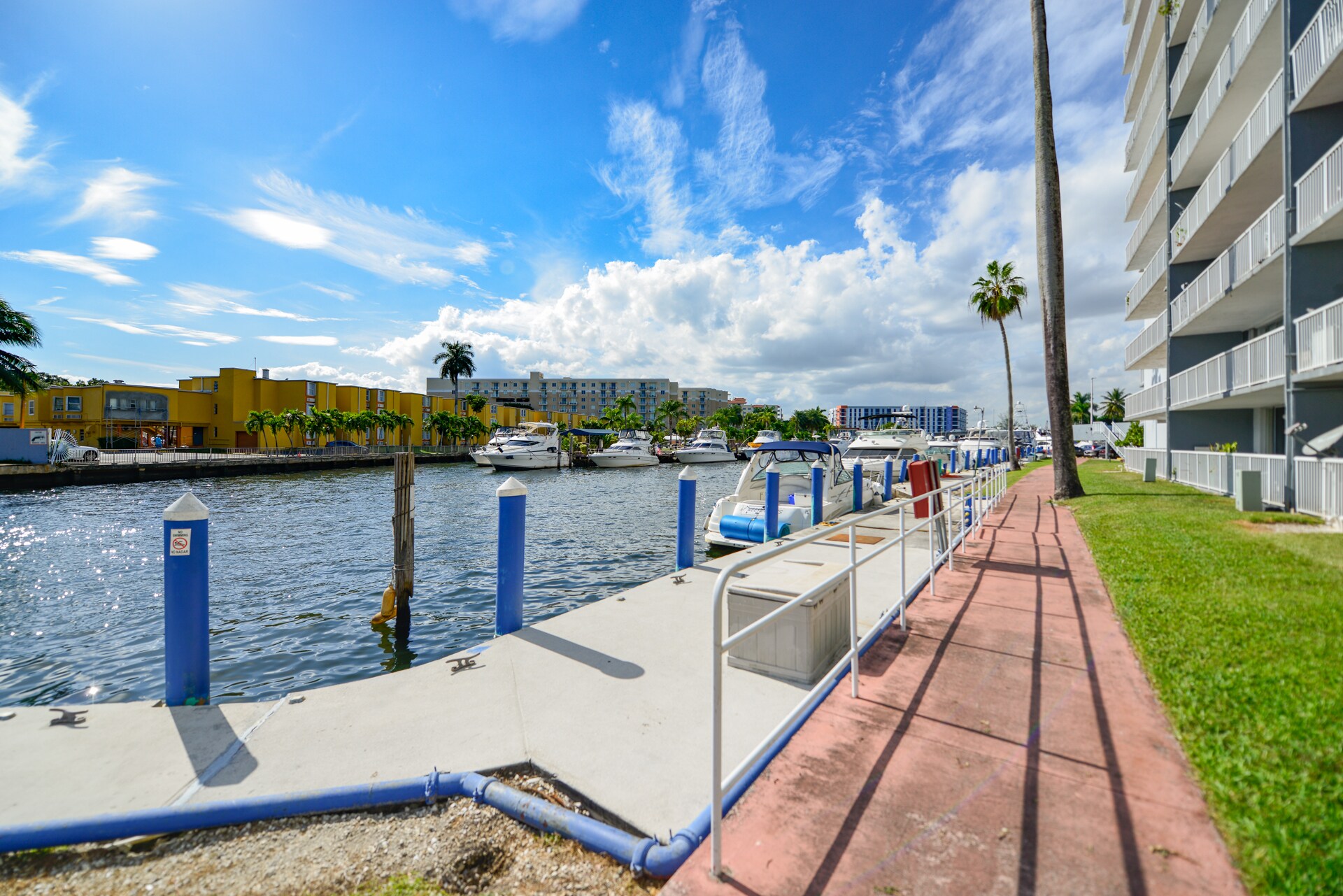 Building Photo - 1800 W 24th St