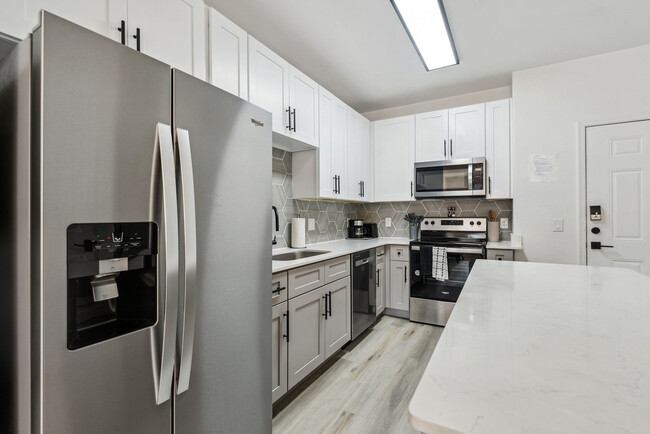 Building Photo - 6610 N 93rd Ave