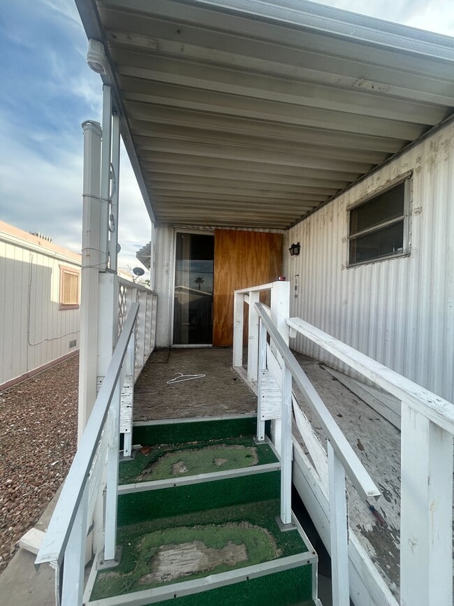 Building Photo - 3601 E Wyoming Ave