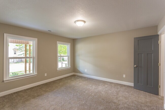 Building Photo - 606 Van Dyke St