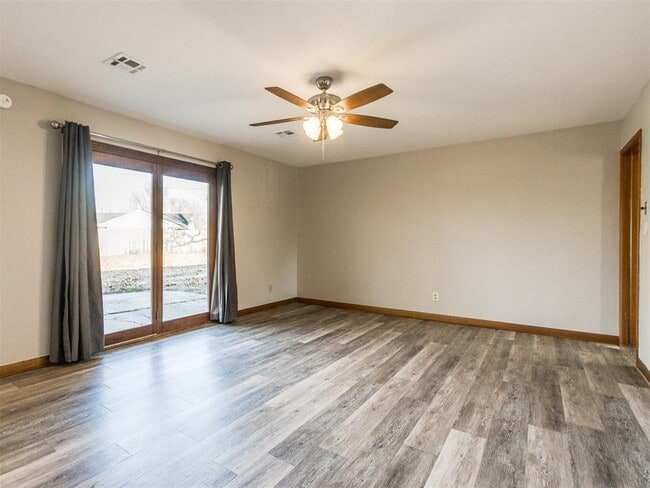 Building Photo - 421 Foreman Ave