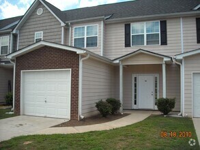 Building Photo - Charming townhome community!