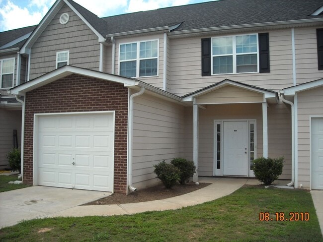 Building Photo - Charming townhome community!