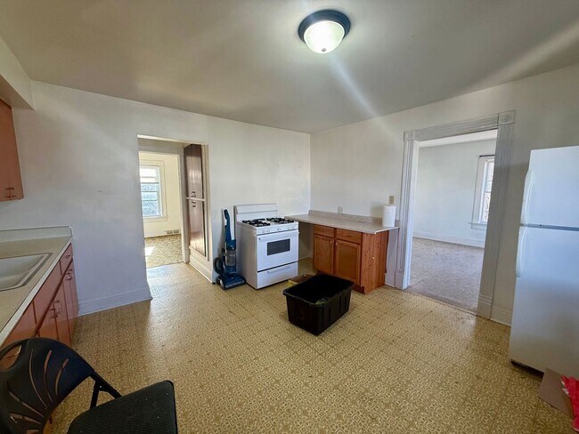 Building Photo - 110 Adrian St