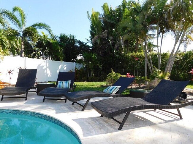 Building Photo - 1150 Emerald Ln