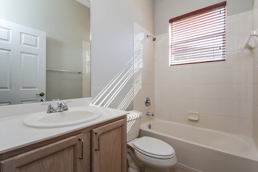 Building Photo - 5312 Lexington Dr