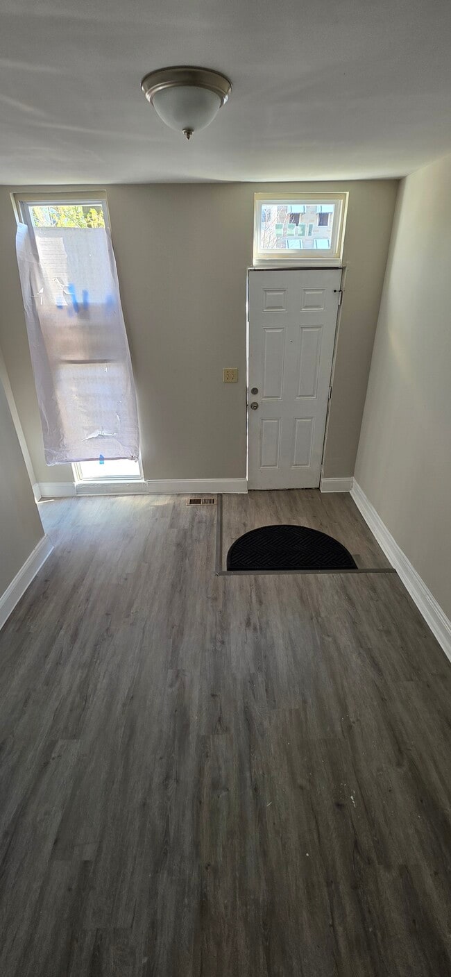 Building Photo - 1828 W Lombard St