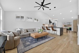 Building Photo - 504 W Croslin St