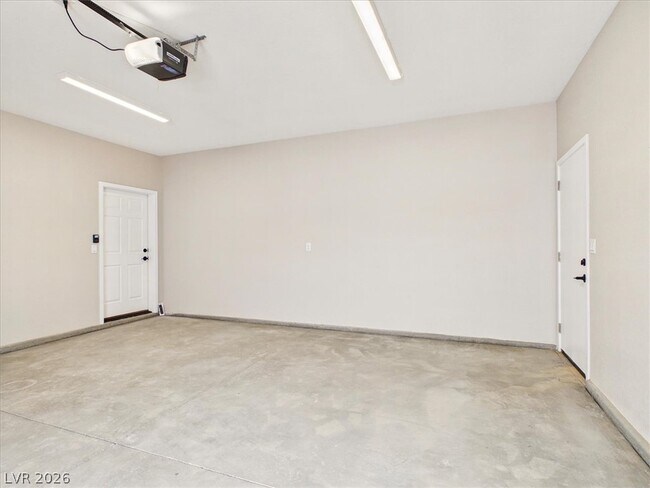 Building Photo - 1740 Jerome Ln