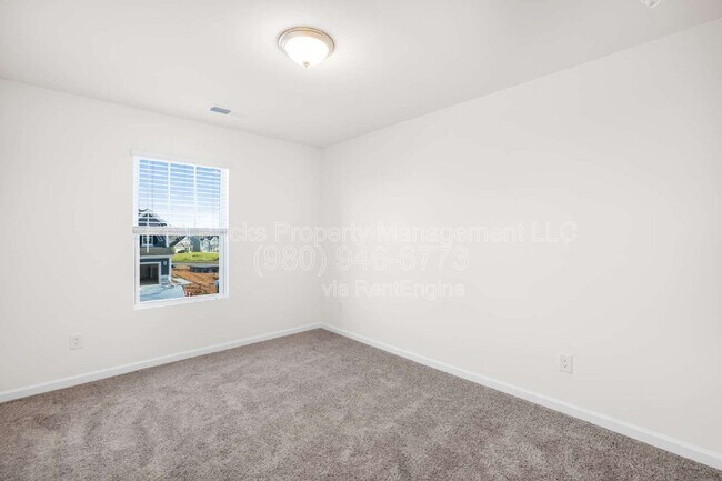 Building Photo - 796 Earhart St NW