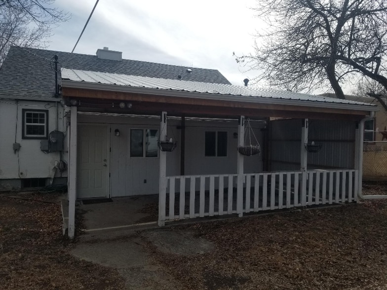 Building Photo - 715 Alderson Ave
