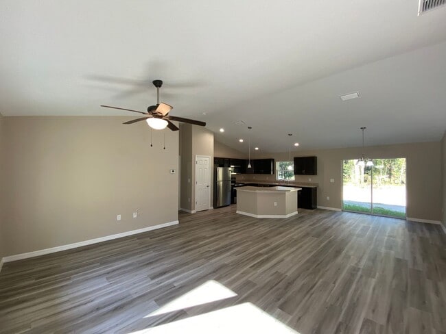 Building Photo - Custom Home - Desirable SW Dunnellon Neighborhood 3/2/2 **Won't Last**Available Soon!