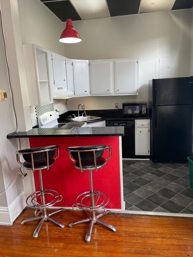 Breakfast Nook - 2515 W Grace St