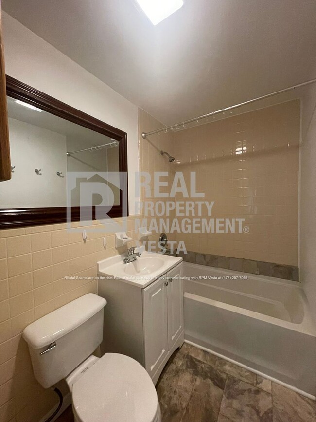 Building Photo - Newly Remodeled 4 Bedroom Home in South Macon