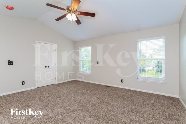 Building Photo - 634 Ellen Dr