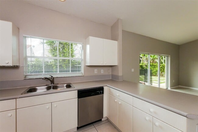 Building Photo - 11524 SW 152nd Ct