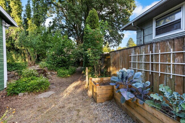 Building Photo - 220 SE 157th Ave
