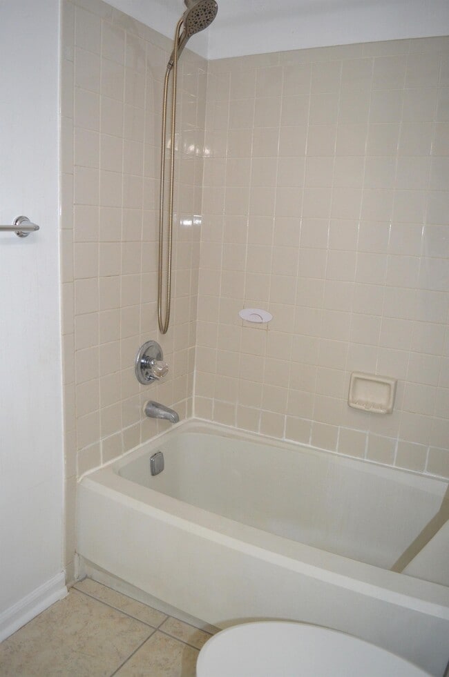 Building Photo - 1504 Glenmont Ct