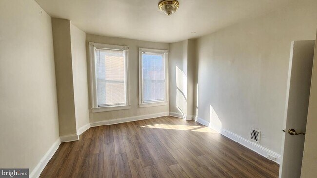 Building Photo - 3216 W Belvedere Ave