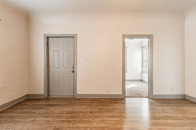 Building Photo - 2 Bed 1 Bath Duplex in NE OKC