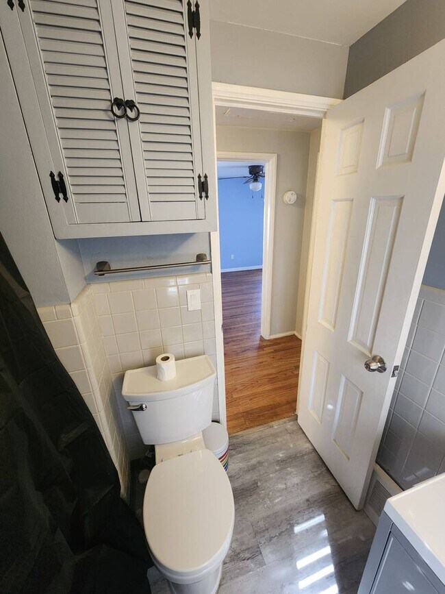 Building Photo - Charming 3-Bedroom Property in Prime Location