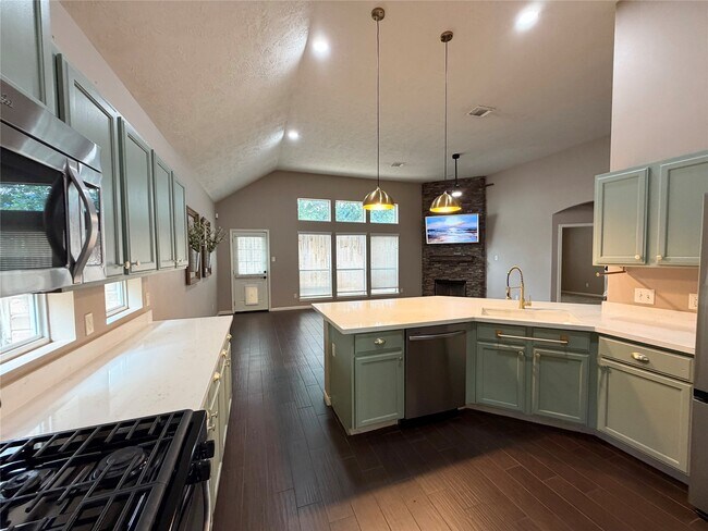 Building Photo - 903 Cascade Ridge