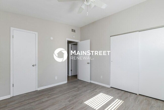 Building Photo - 3 Bedroom Pet-Friendly Home in Sarasota, FL with Main Street Renewal