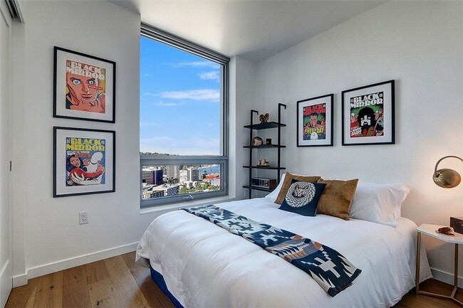 Building Photo - Bright and Modern World-Class Condo