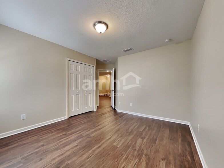 Building Photo - 304 N Hidden Tree Dr