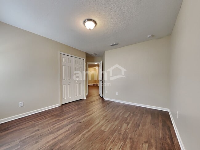 Building Photo - 304 N Hidden Tree Dr