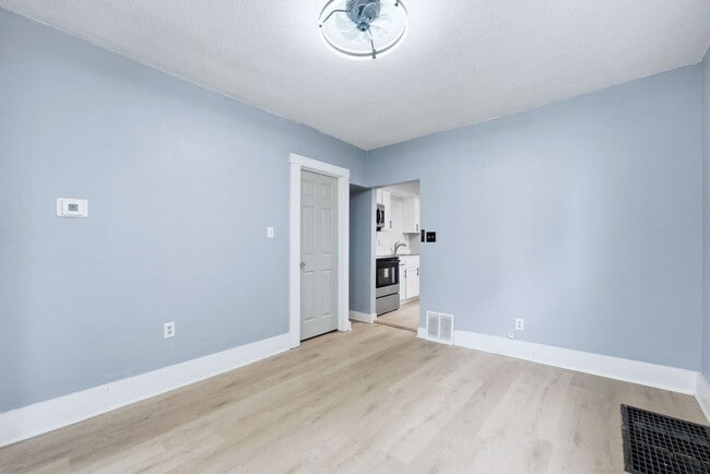 Building Photo - Three bedroom available for an immediate move in!