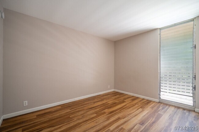 Building Photo - 2 Bed 1 Bath in Waikalani Woodlands