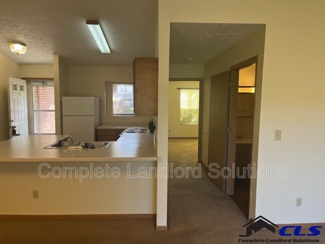 Building Photo - 550 College Ave